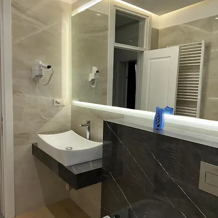 Luca Free Parking Apartman *